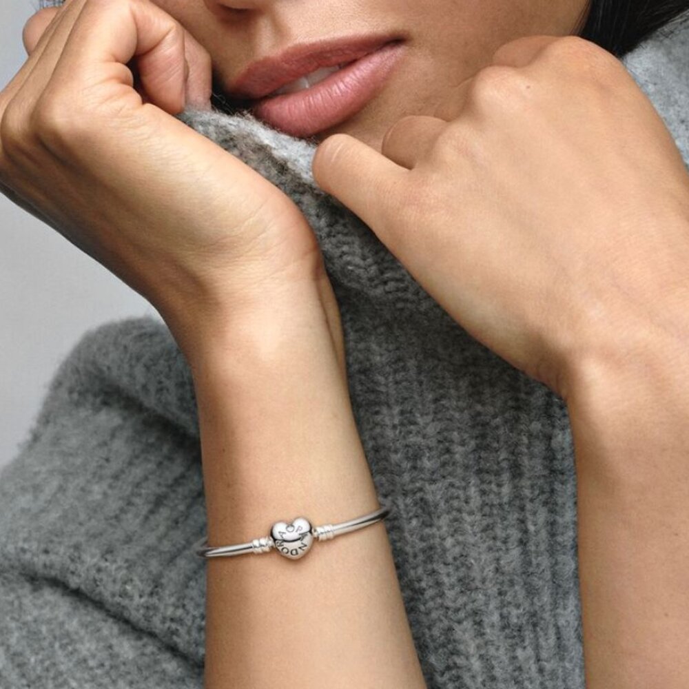 🩷Authentic Pandora 7.5  Logo Heart Clasp Bangle Sterling Silver 🩷 - Picture 2 of 6